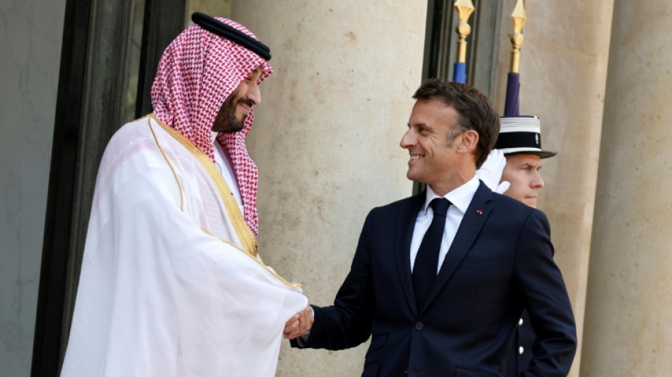 Berliner Tageszeitung Saudiarabischer Kronprinz Von Macron In Paris