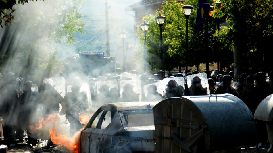 Berliner Tageszeitung Serbs Gather Again In Northern Kosovo After Clashes