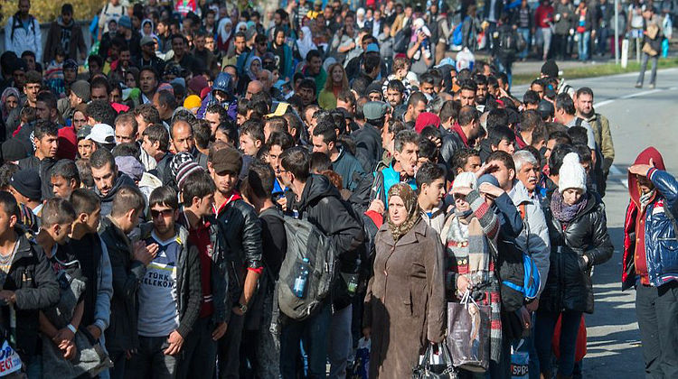 Asyl: Streit über Flüchtlingsquoten spaltet EU-Mitglieder
