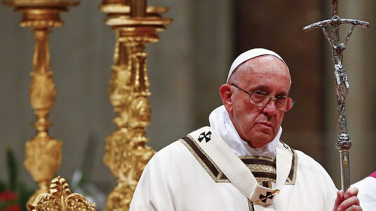 Papst Franziskus spendet feierlichen Segen 