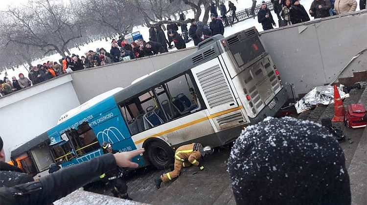 Russland - Moskau: Mindestens fünf Tote bei Busunglück