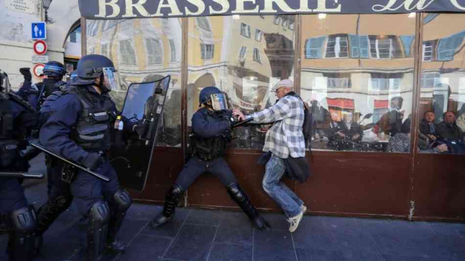 "Gelbwesten" setzen sich in Nizza über Demonstrationsverbot hinweg 