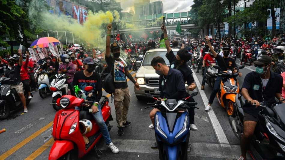 Tausende bei Protesten gegen Regierungschef Prayut in Thailand