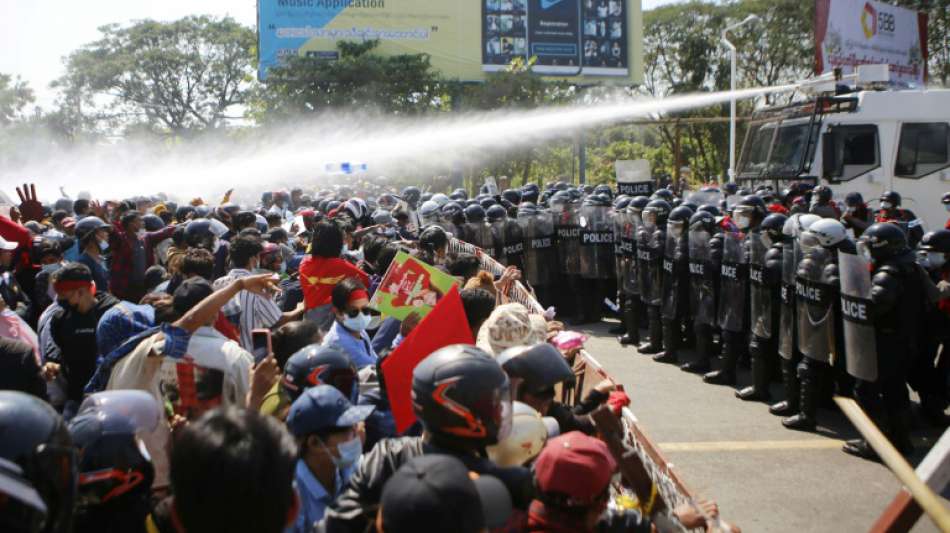 Polizei in Myanmar setzt Gummigeschosse und Tränengas gegen Demonstranten ein