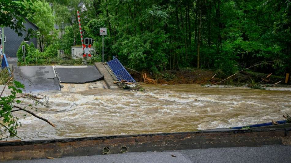 Unwetter beeinträchtigen Bahnverkehr massiv