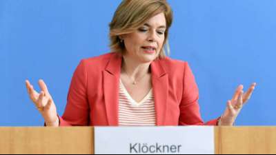 Klöckner will Arbeitslose und Flüchtlinge als Erntehelfer einsetzen