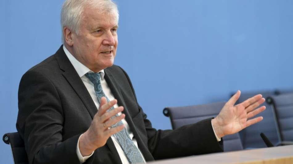 Seehofer sieht FDP-Beitritt seiner Tochter nicht als Landesverrat