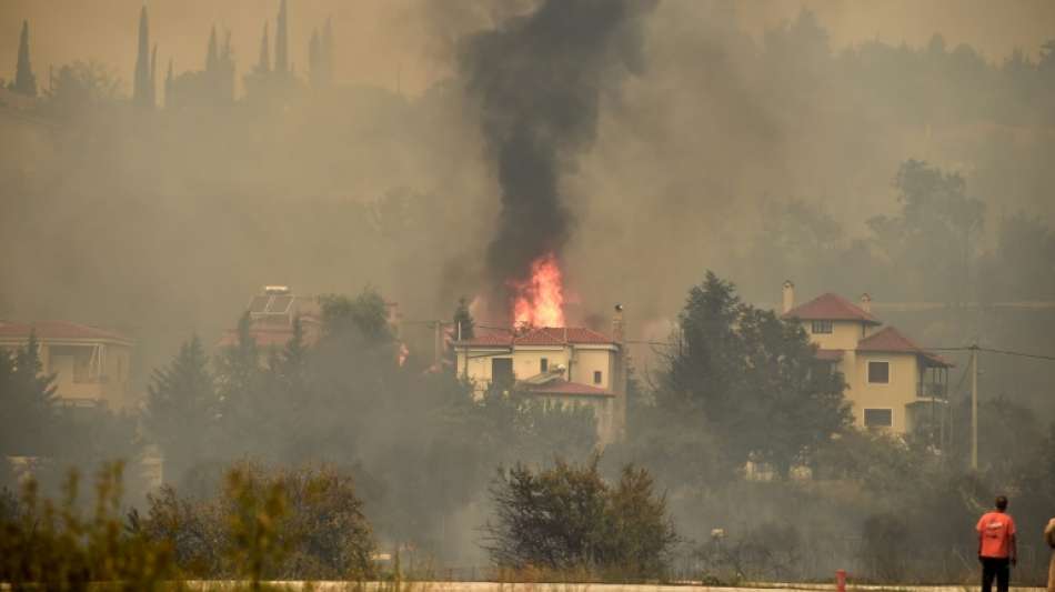 Zwei Tote bei Bränden im Norden Athens