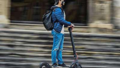 Günstige E-Scooter schneiden im ADAC-Test schlechter ab