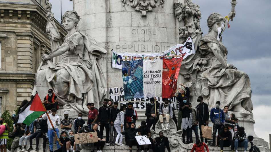 Tausende Menschen protestieren in Frankreich gegen Polizeigewalt und Rassismus