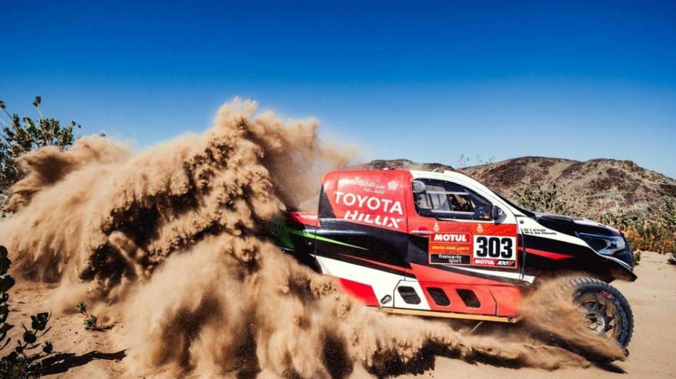 Toyota-Pilot Al-Attiyah vor X-Raid-Duo Peterhansel und Sainz