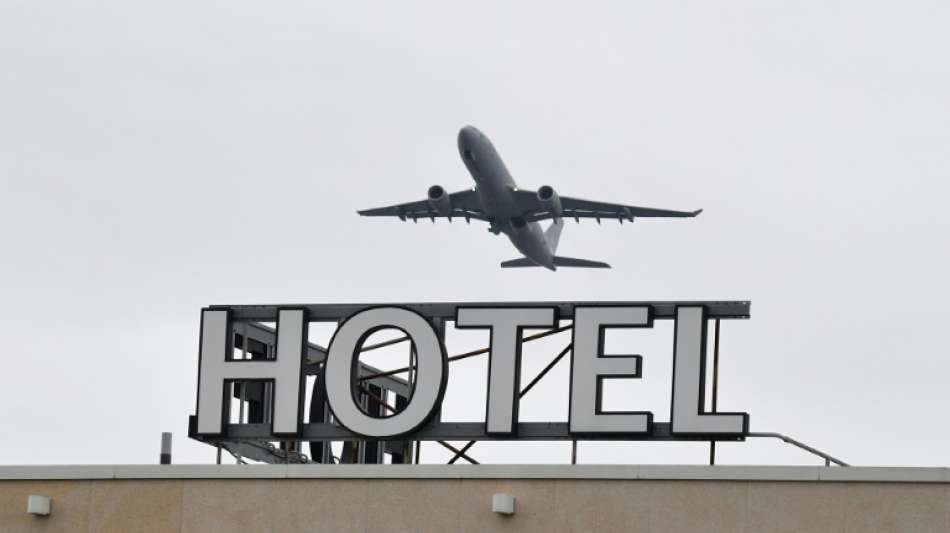 Medien: Großbritannien könnte Reiserückkehrer zu Quarantäne in Hotels verpflichten