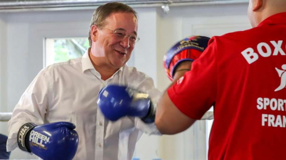 Laschet demonstriert Kampfeswillen im Boxring