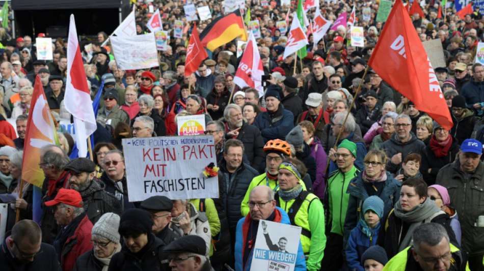Tausende Menschen demonstrieren in Erfurt gegen Bündnisse mit der AfD
