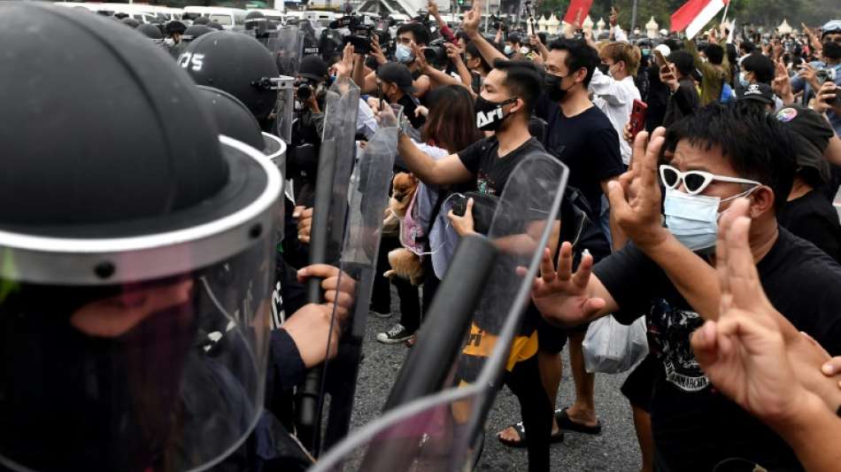 Polizei in Bangkok setzt Gummigeschosse gegen Demonstrierende  ein