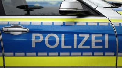 Frau springt in Rheinland-Pfalz nach Streit aus fahrendem Auto