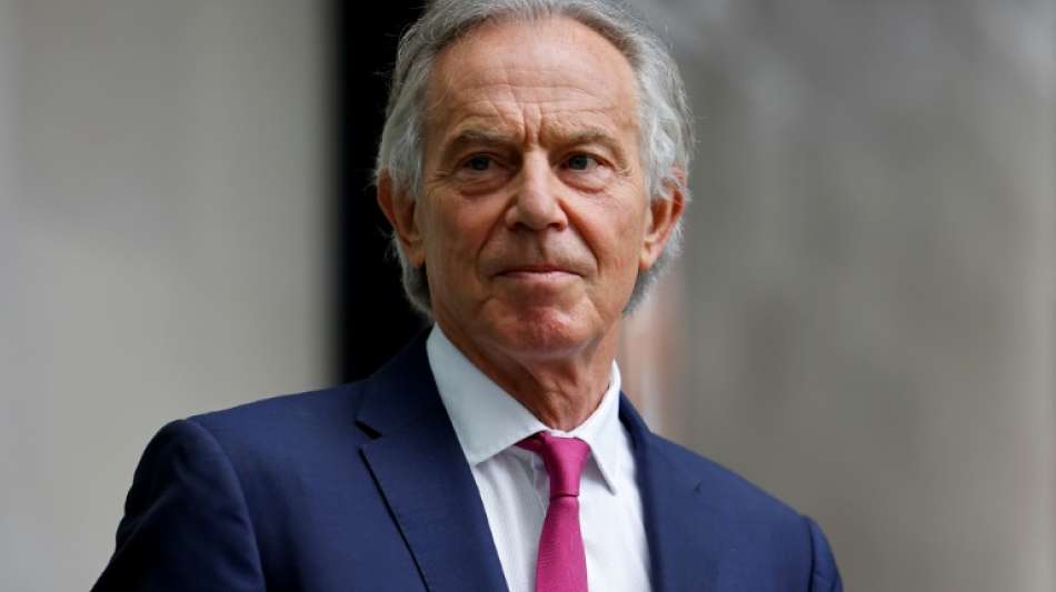 Queen Elizabeth II. erhebt Ex-Premier Blair in den Ritterstand