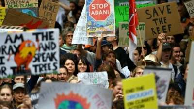 Gefährdete Finkenart stoppt Bau umstrittener Kohlemine in Australien