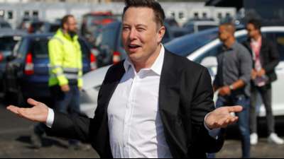 Elon Musk stattet Tesla-Fabrik bei Berlin Spontanbesuch ab