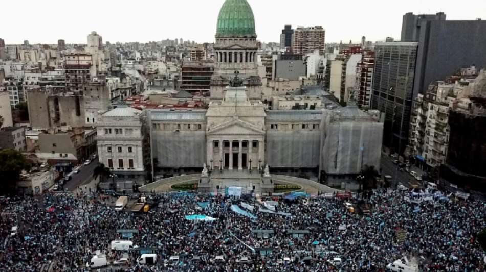 Tausende Abtreibungsgegner demonstrieren in Argentinien