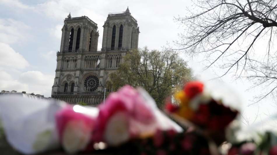 Berliner Tageszeitung Stadt Paris Ehrt Retter Von Notre Dame