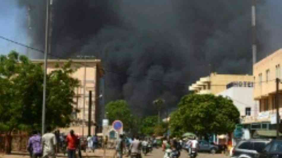 Angriffe auf französische Einrichtungen und Armeehauptquartier in Burkina Faso