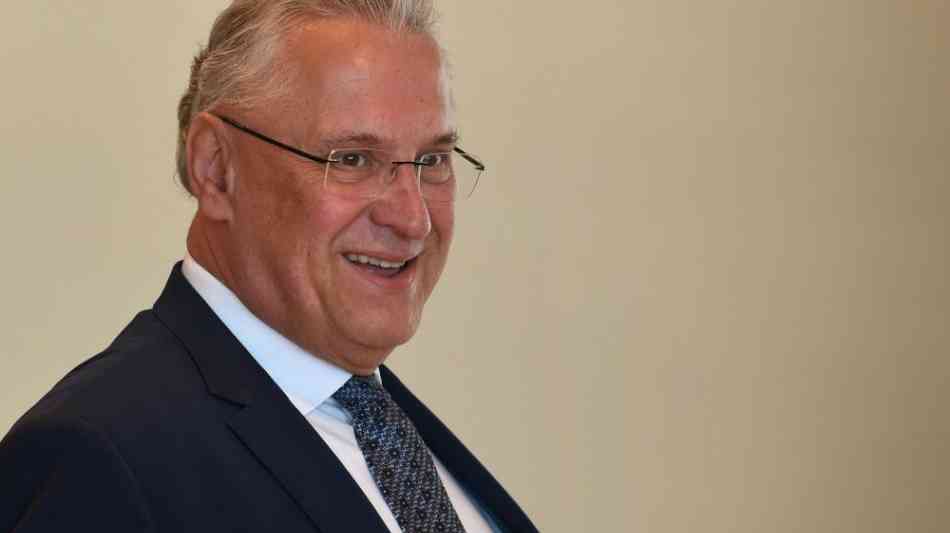 Bayerns Innenminister Joachim Herrman unterstützt die DFL