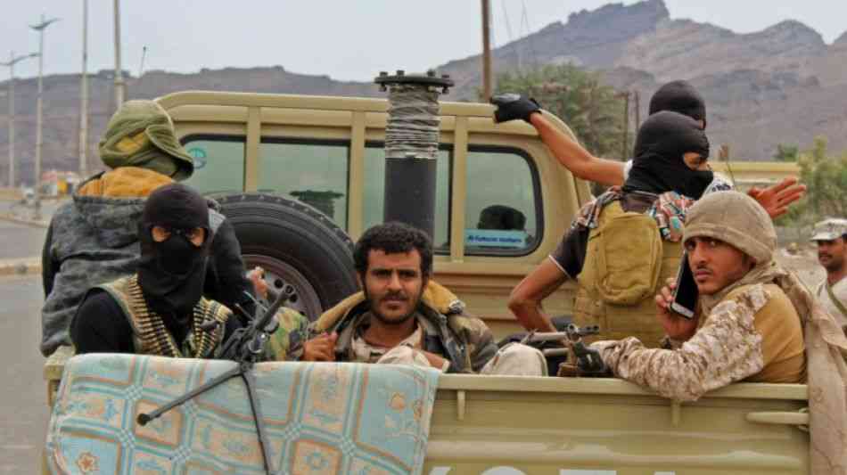 Blutige Panzergefechte erschüttern Südjemens Hafenstadt Aden