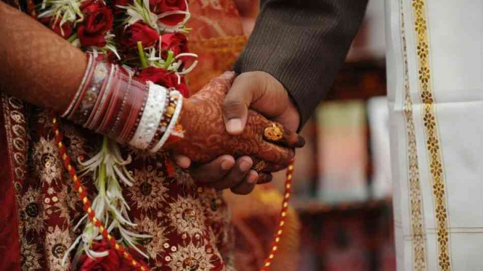 Bräutigam in Indien gibt drei Stunden nach Schüssen auf Hochzeitskutsche Jawort