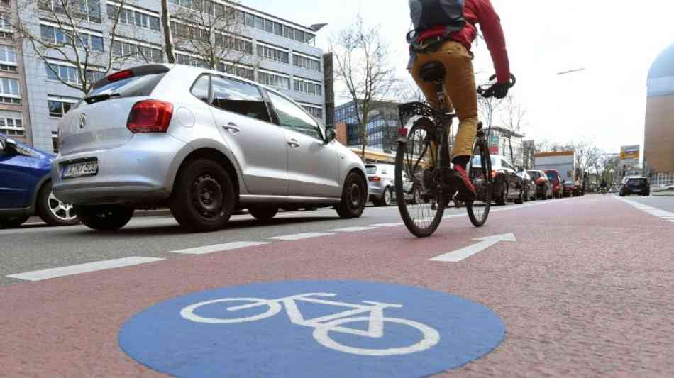 Bundesanstalt testet grünen Pfeil nur für Radfahrer