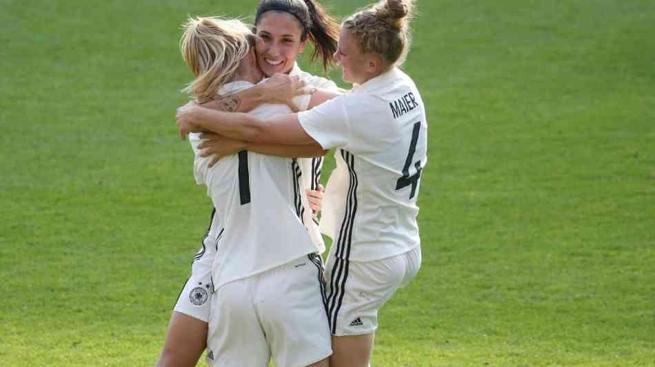 Fussball - DFB-Frauen gewinnen WM-Test mit 3:1 gegen Österreich 