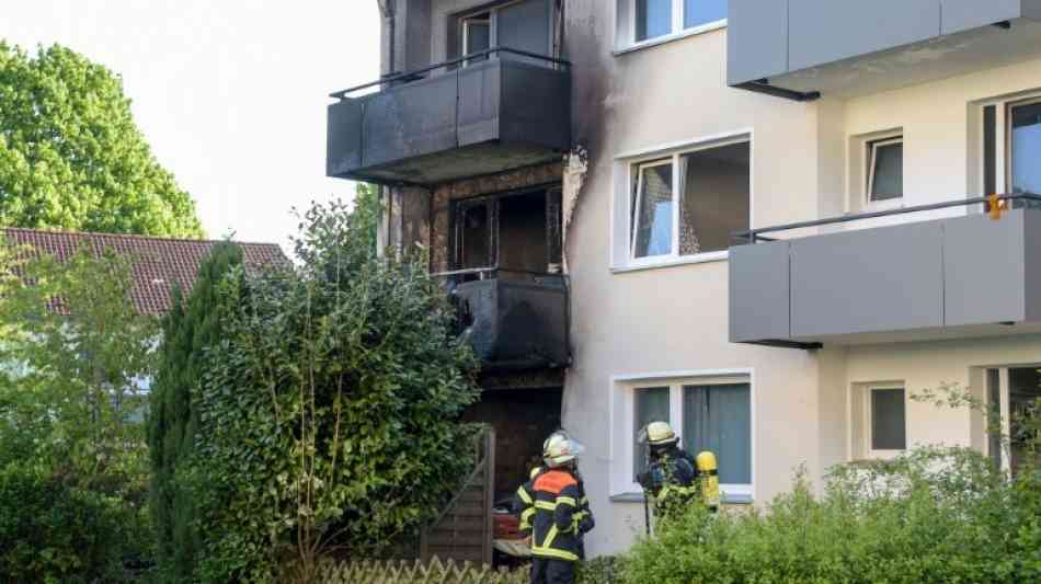 Ein Toter und 13 Verletzte bei Feuer in Hamburger Mehrfamilienhaus