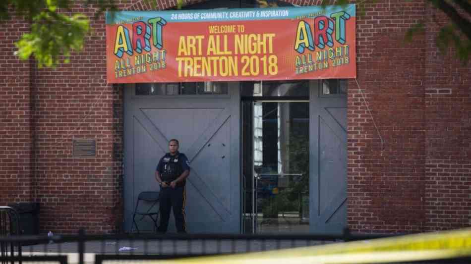 Ein Toter und 20 Verletzte bei Schießerei auf Kunstfestival in USA