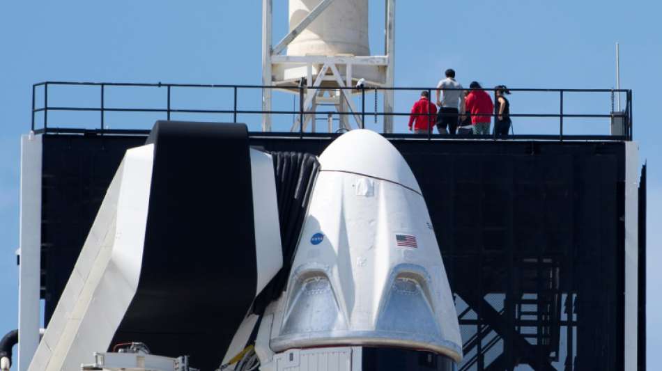 SpaceX will gegen Jahresende erstmals Touristen ins All schicken