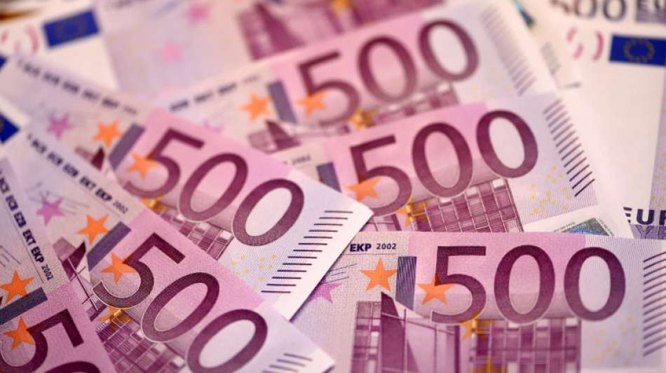 Betrüger erbeuten mit Enkeltrick mehr als 100.000 Euro von älterem Ehepaar