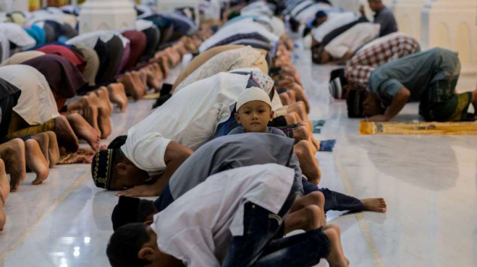 Muslime auf der ganzen Welt feiern Ramadan unter Corona-Auflagen