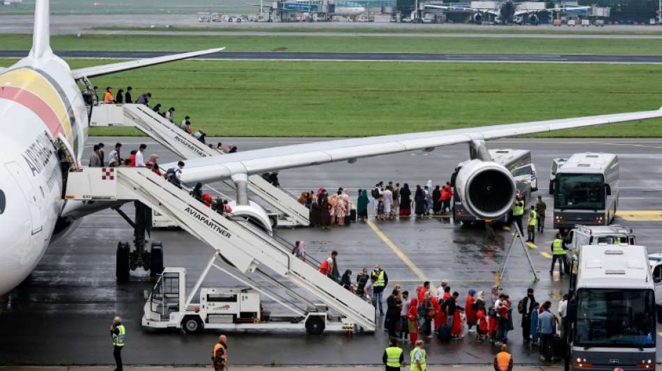 Erste Flugzeuge mit Flüchtlingen aus Kabul in Belgien eingetroffen