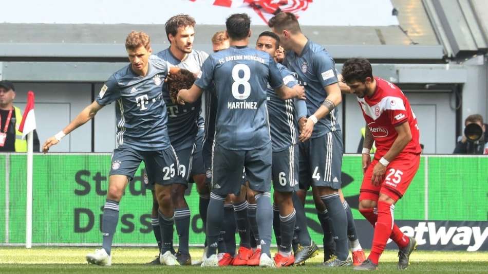 FC Bayern legt im BVB-Fernduell nach und ist an der Spitze zurück