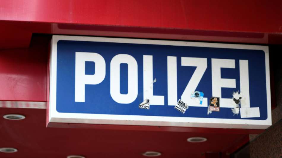 Jungen bringen herrenlose Handtasche mit 1250 Euro zur Polizei 