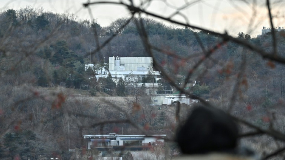 El presidente surcoreano suspendido se resiste al arresto en su "fortaleza" en Seúl