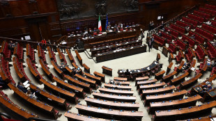 Protesta opposizioni, grave assenza governo in Aula per manovra