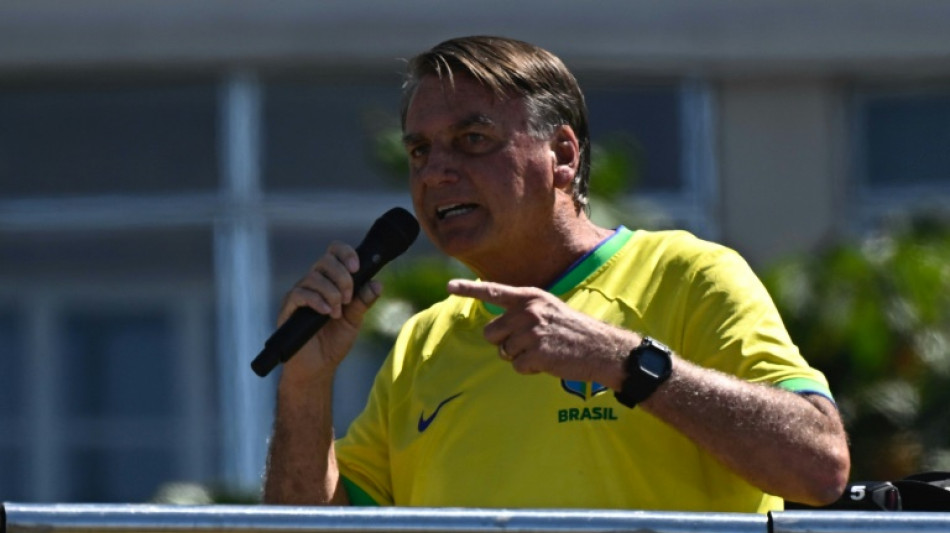 Moraes arquiva ação contra Bolsonaro por estadia na embaixada da Hungria
