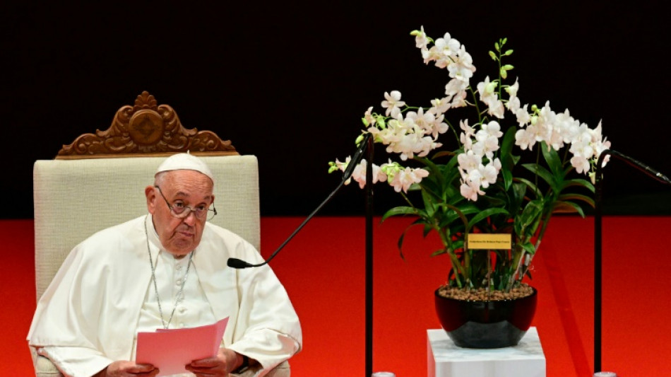 El papa pide en Singapur proteger "la dignidad de los trabajadores migrantes"