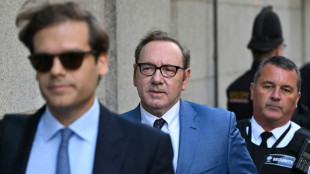 Kevin Spacey llega a tribunal de Londres para ser juzgado por agresiones sexuales