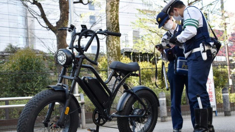 Japón amenaza con la cárcel a ciclistas que usen el teléfono