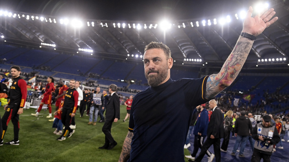 ++ Roma: ufficiale il rinnovo di De Rossi, firma fino al 2027 ++