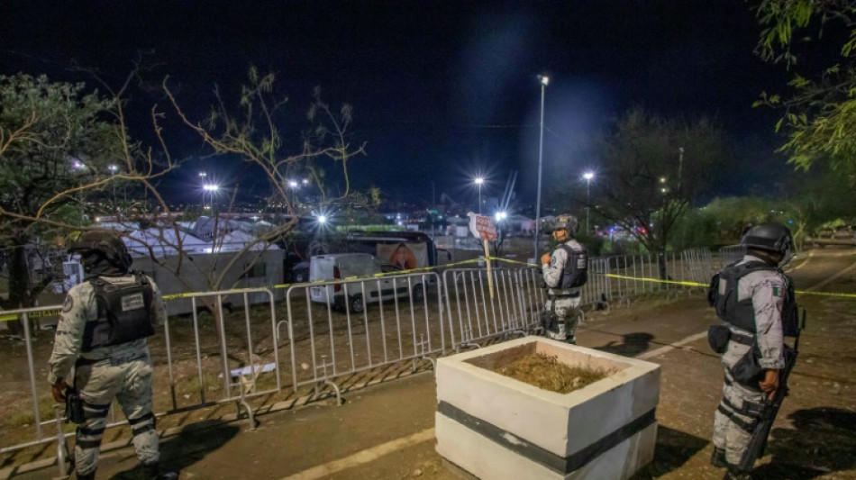 Nueve muertos y 70 heridos al colapsar escenario durante mitin de candidato presidencial mexicano