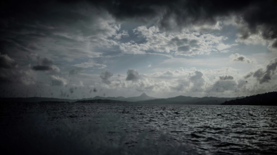 Le cyclone Chido s'abat sur Mayotte, les habitants redoutent le pire