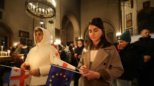 Géorgie: des milliers de manifestants devant le Parlement pour le Noël orthodoxe