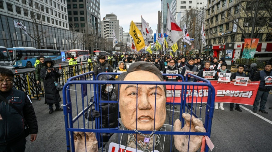 K-pop, carols, free food at South Korea impeachment protests